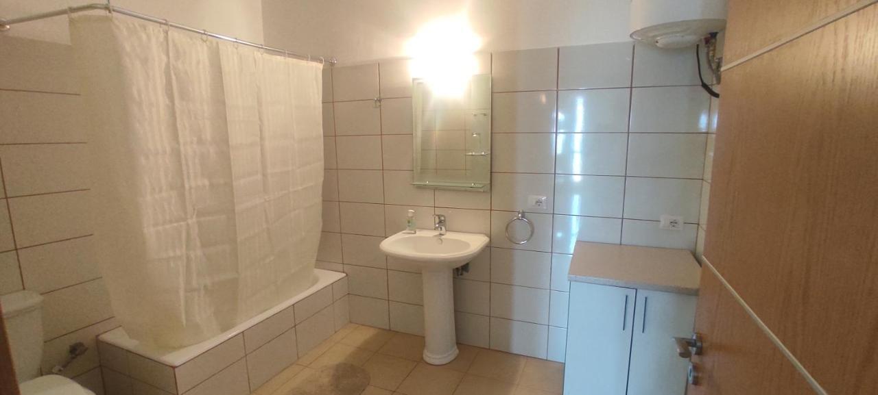 Lucas Apartments Himare Rum bild