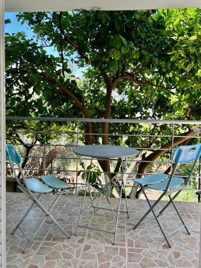 Lucas Apartments Himare Exteriör bild