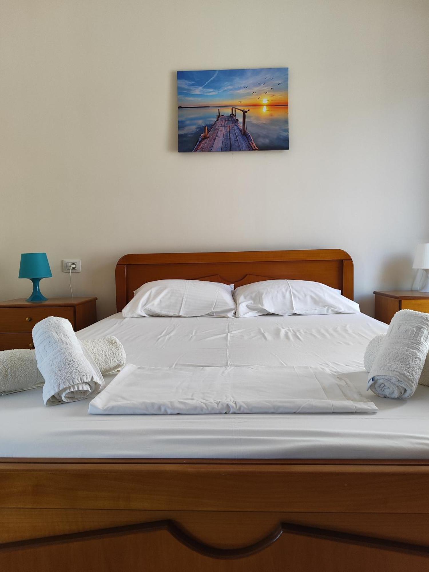 Lucas Apartments Himare Rum bild