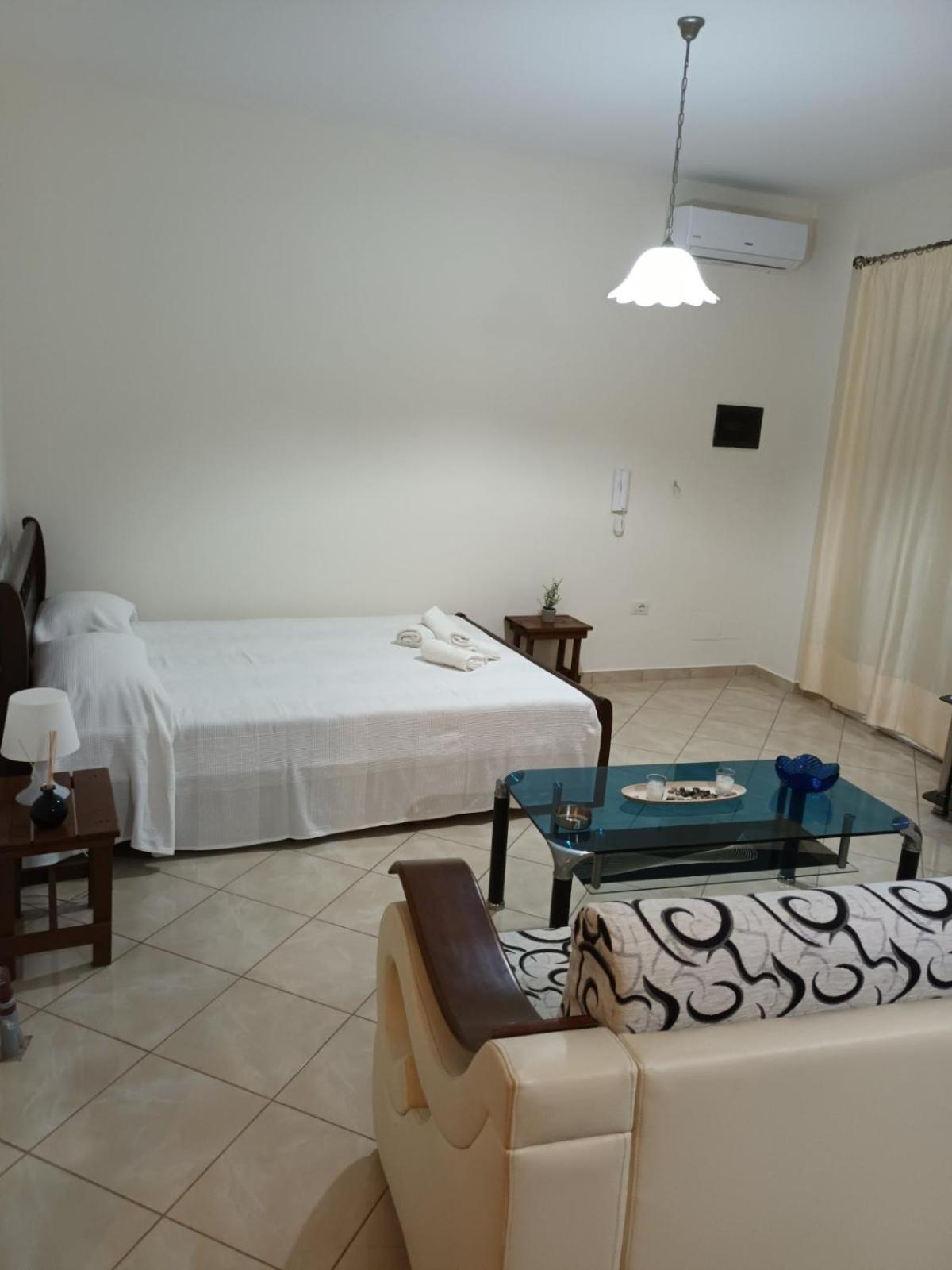 Lucas Apartments Himare Rum bild