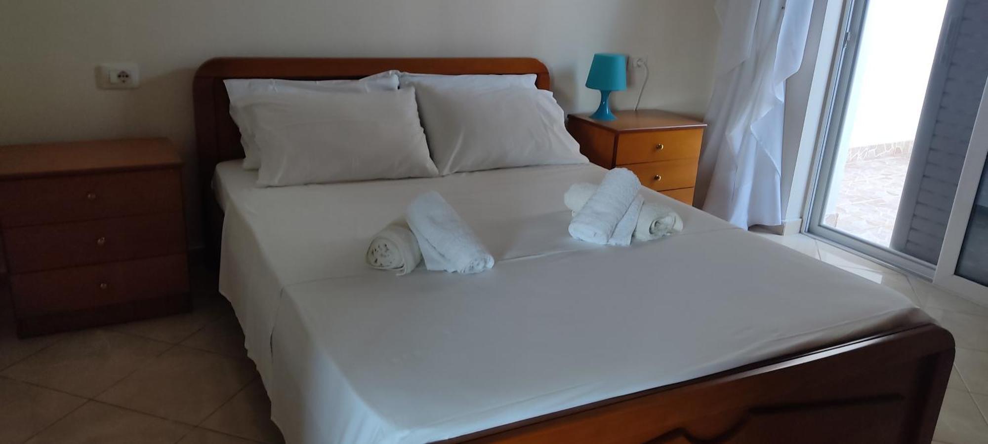 Lucas Apartments Himare Rum bild