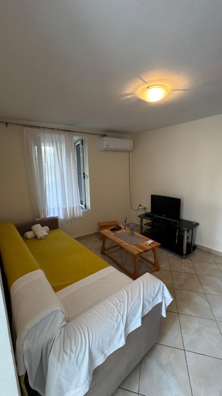 Lucas Apartments Himare Rum bild