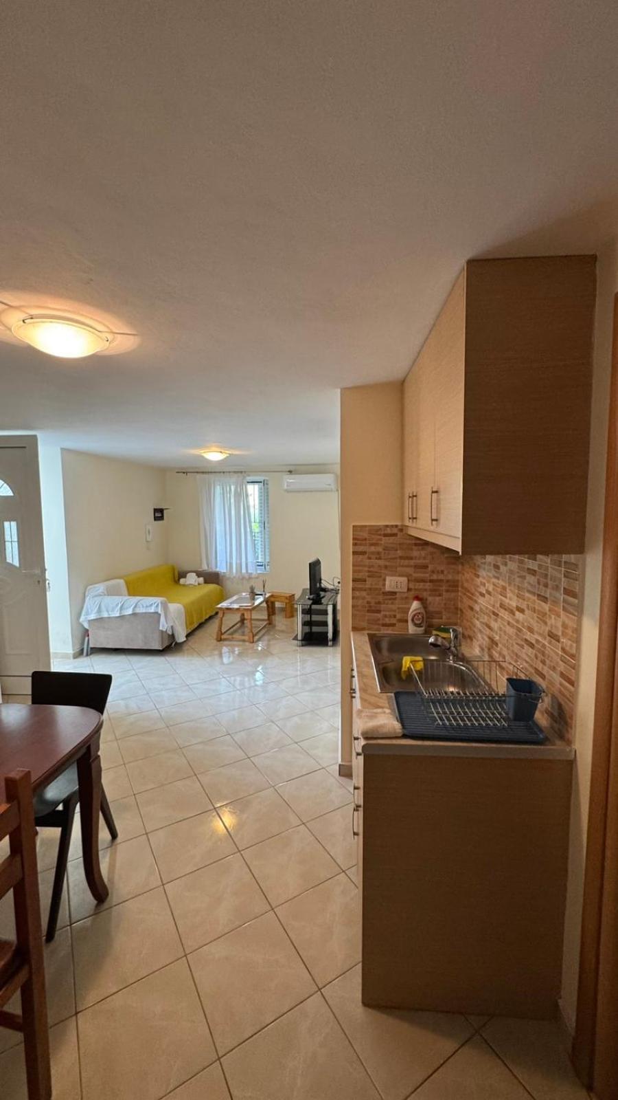 Lucas Apartments Himare Rum bild